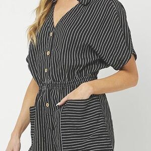 Yura Women's Black and White Striped Button-down V-Neck Romper Size M